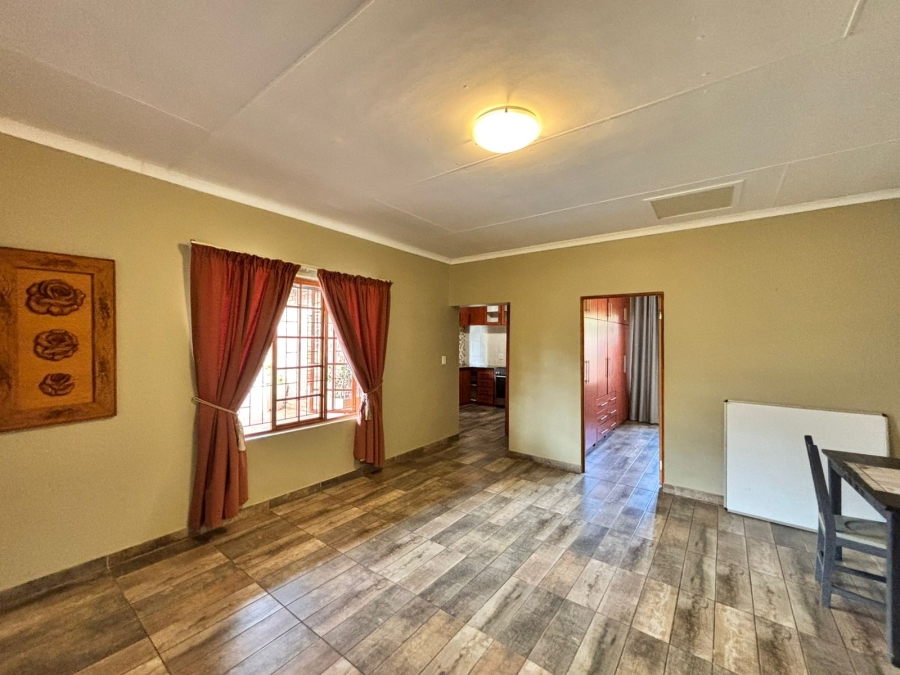 6 Bedroom Property for Sale in Flamwood North West